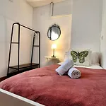 Sitges, Big House With Pool Будинок відпочинку Сіджас